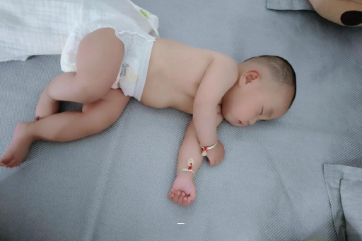 蚌埠宝宝胳膊上起红疙瘩